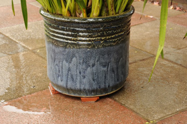 gap between the bottom of the pot and the ground to allow excess water to drain